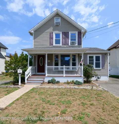65 Walling Ave, Belford, NJ 07718