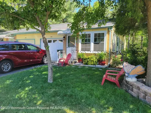 153 Sunset Rd # B, Manchester, NJ 08759