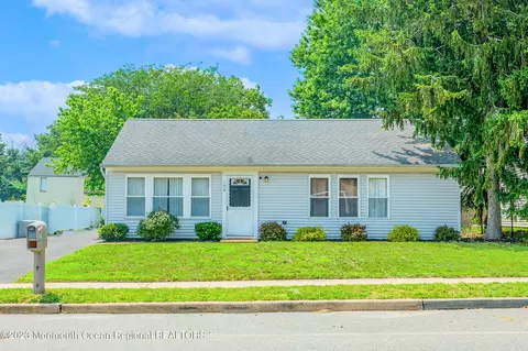 190 Village Dr, Barnegat, NJ 08005