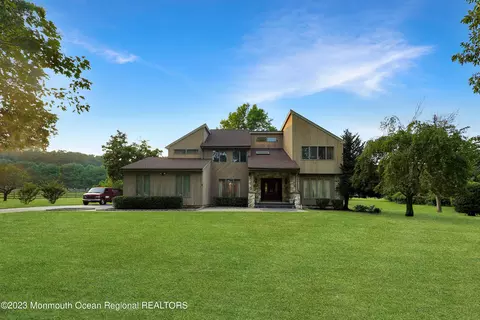 12 Crow Hill Rd, Freehold, NJ 07728