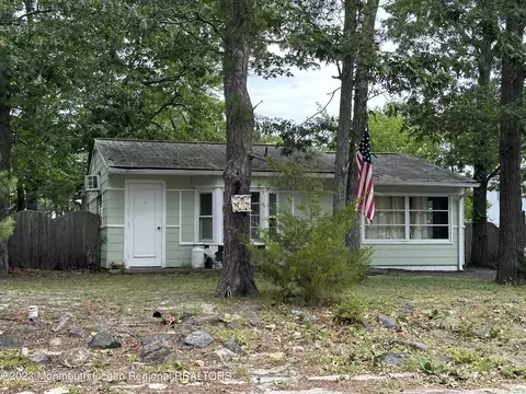 808 Pensacola Rd, Forked River, NJ 08731