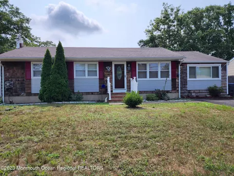 629 Windward Ave, Beachwood, NJ 08722