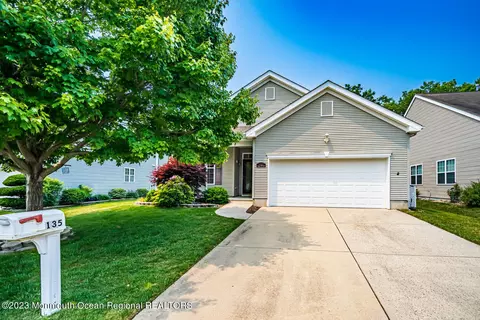 135 Briarwood Dr, Little Egg Harbor, NJ 08087