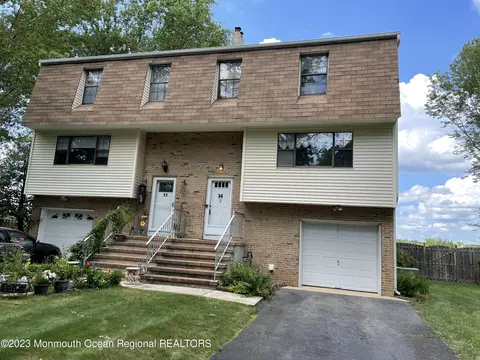 14 Dortmunder Dr, Manalapan, NJ 07726