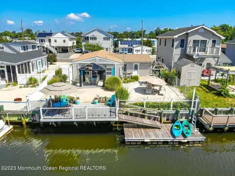 15 Lake Saint Clair Dr, Little Egg Harbor, NJ 08087