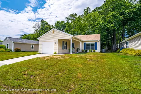 214 Valley Forge Dr, Little Egg Harbor, NJ 08087