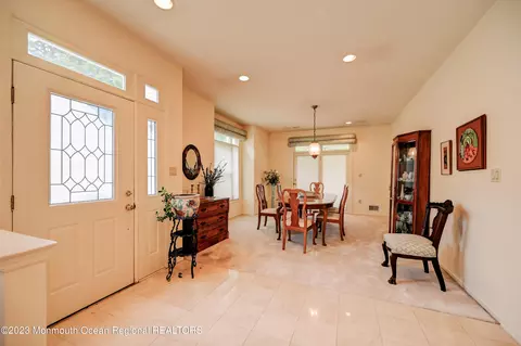 8 Springlawn Dr, Lakewood, NJ 08701