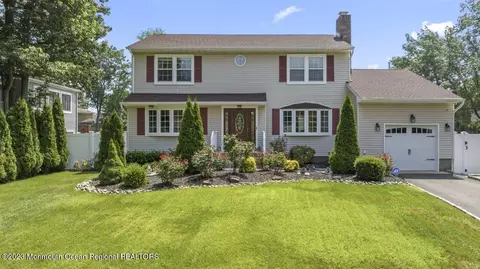 126 Mello Ln, Toms River, NJ 08753
