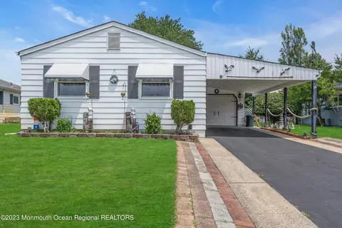 8 Rodhos St, Toms River, NJ 08757
