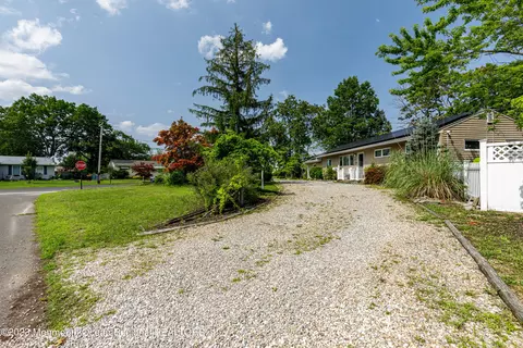 140 Ashwood Dr, Brick, NJ 08723