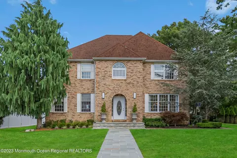 17 Georgetown Rd, Eatontown, NJ 07724