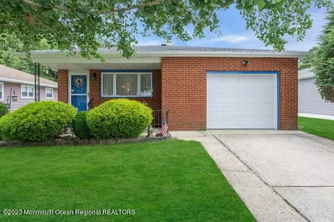 286 Port Royal Dr, Toms River, NJ 08757
