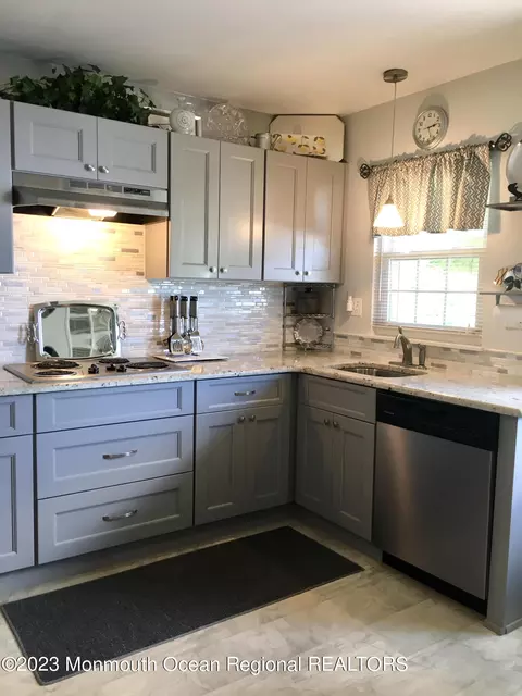 1049 Fife Ct # A, Lakewood, NJ 08701