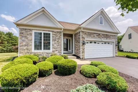 9 Radcliffe Ln, Manchester, NJ 08759