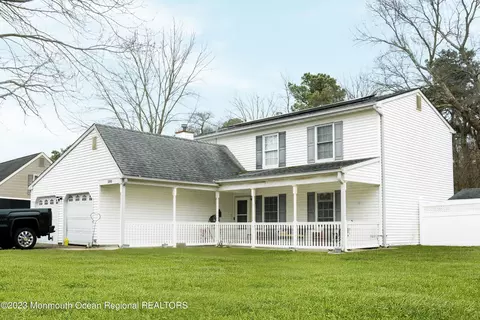 295 Princeton Dr, Howell, NJ 07731