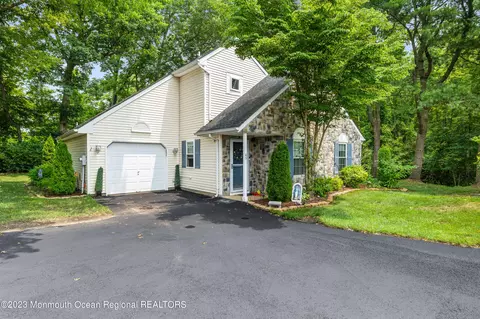 45 Ivy Ridge Close #1000, Freehold, NJ 07728