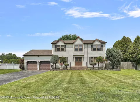 3 Wheatley Rd, Manalapan, NJ 07726