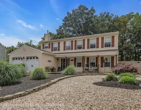 906 Columbus Dr, Brick, NJ 08724