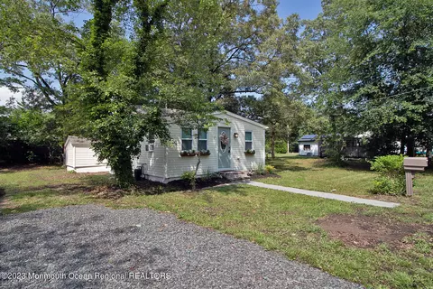 7 Oak St, Waretown, NJ 08758 photo 3
