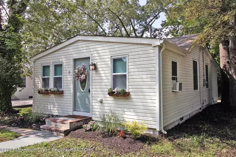 7 Oak St, Waretown, NJ 08758 photo 4