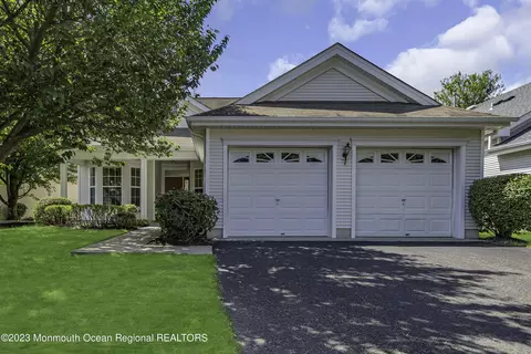 3 Amberlands Ct, Lakewood, NJ 08701