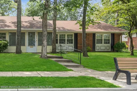 281 Huntington Dr # b, Lakewood, NJ 08701