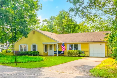 2492 Woodland Rd, Manchester, NJ 08759