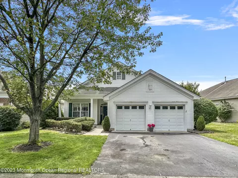 44 Golden Seasons Dr, Lakewood, NJ 08701