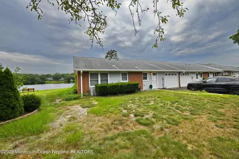 676 New Castle Ct # d, Lakewood, NJ 08701
