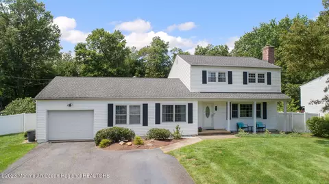 36 Whittier Dr, Manalapan, NJ 07726