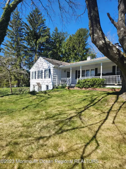 196 Whispering Pines Dr, Lincroft, NJ 07738