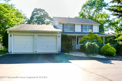 6 Herb Rd, Middletown, NJ 07748