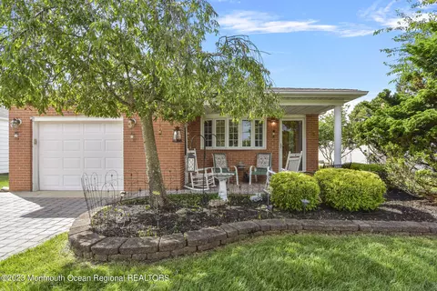 16 Ravenna Ct, Toms River, NJ 08757