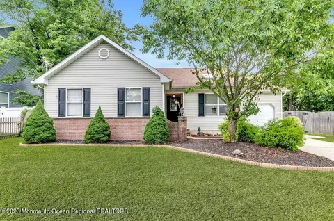 1317 Wellington Ave, Toms River, NJ 08757