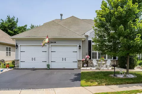 6 Dunrovin Ct, Manchester, NJ 08759