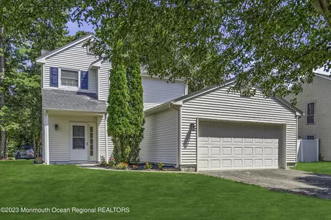 3 Sami Dr, Howell, NJ 07731