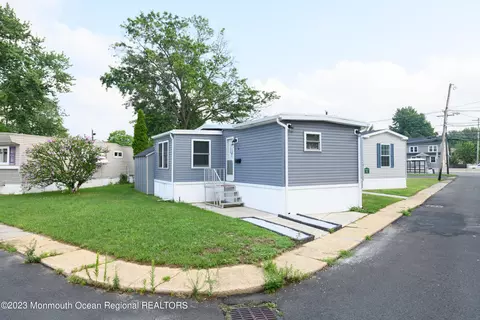 2 Locust Grv, Hazlet, NJ 07730