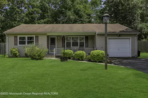421 Glenwood Dr, Forked River, NJ 08731