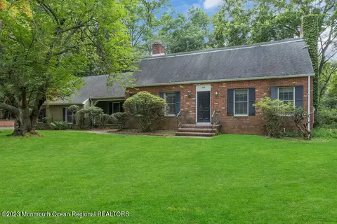 96 Knollwood Dr, Tinton Falls, NJ 07724