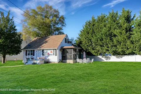 718 Sinclair Ave, Lanoka Harbor, NJ 08734