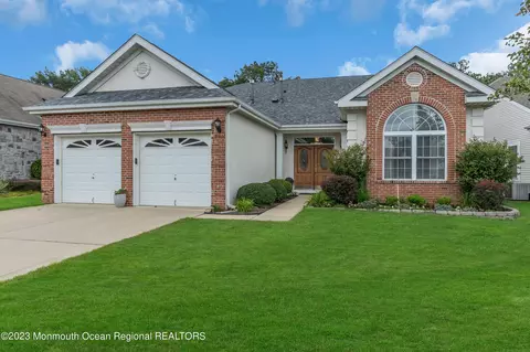 61 Baltusrol Dr, Jackson, NJ 08527