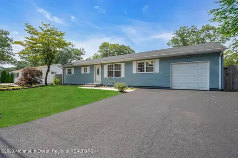 32 Sanford Rd, Brick, NJ 08724