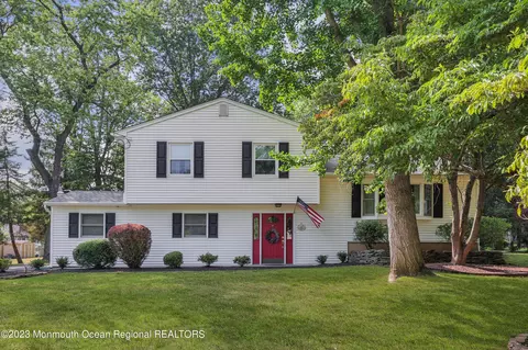 56 Normandy Ct, Middletown, NJ 07748