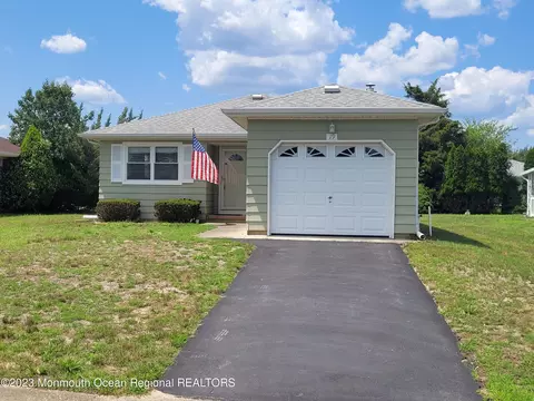 19 Spanish Wells St, Toms River, NJ 08757