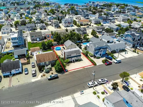 242 W 15th St, Ship Bottom, NJ 08008