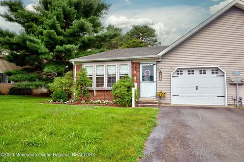 40 Mill Rd #64, Whiting, NJ 08759