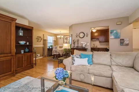 904 Morning Glory Ct, Jackson, NJ 08527