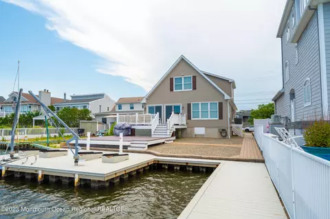 3262 Windsor Ave, Toms River, NJ 08753
