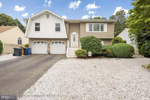 187 Torpedo Rd, Manahawkin, NJ 08050