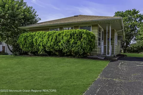 29 Grenada St, Toms River, NJ 08757